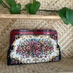 Vintage Victorian Tapestry clutch purse with lucite kiss lock handle from 1950s